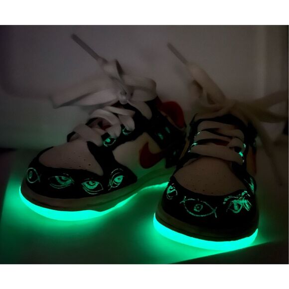 Nike Kids Shoes - Black and Orange - Picture 3 of 11